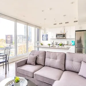 https://upscale-3br-condo-minutes-from-high-park.niagara-fallshotels.com