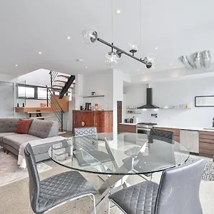 https://new-modern-1400-sq-ft-coach-house-near-everything.niagara-fallshotels.com